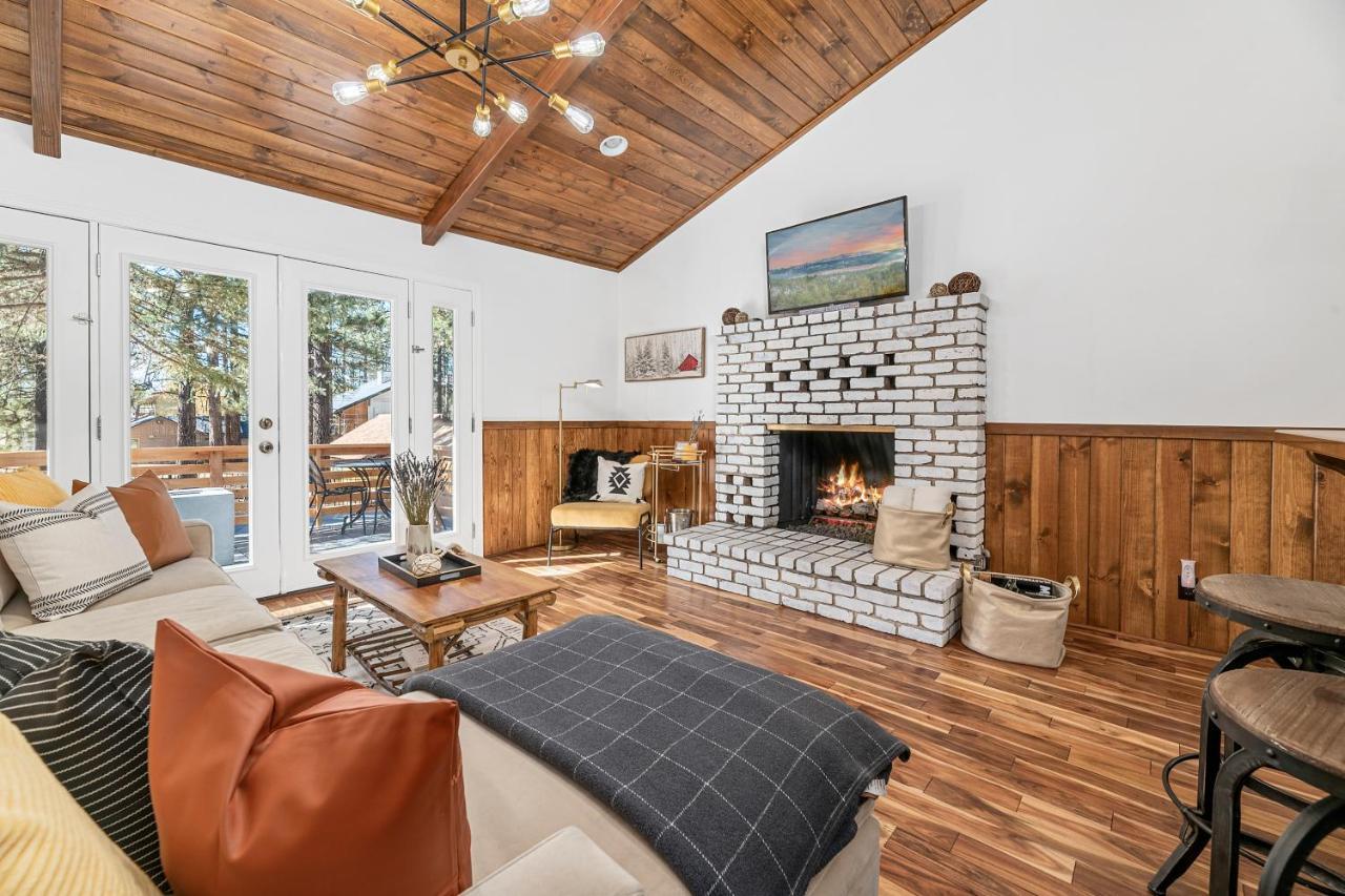 Yellow Pine Lodge - Charming Cottage Style Cabin With Peak-A-Boo Lake And Mountain Views Биг Бэар Лейк Экстерьер фото