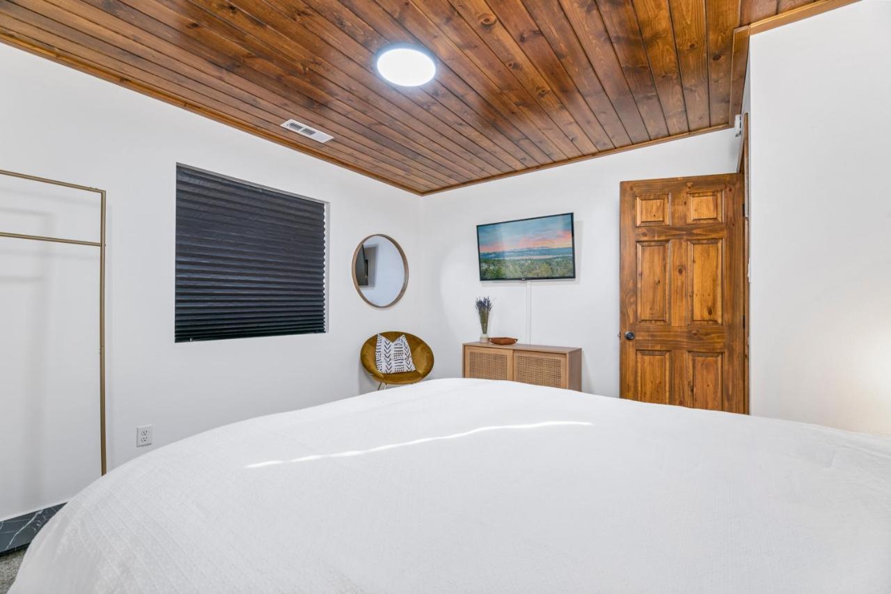 Yellow Pine Lodge - Charming Cottage Style Cabin With Peak-A-Boo Lake And Mountain Views Биг Бэар Лейк Экстерьер фото